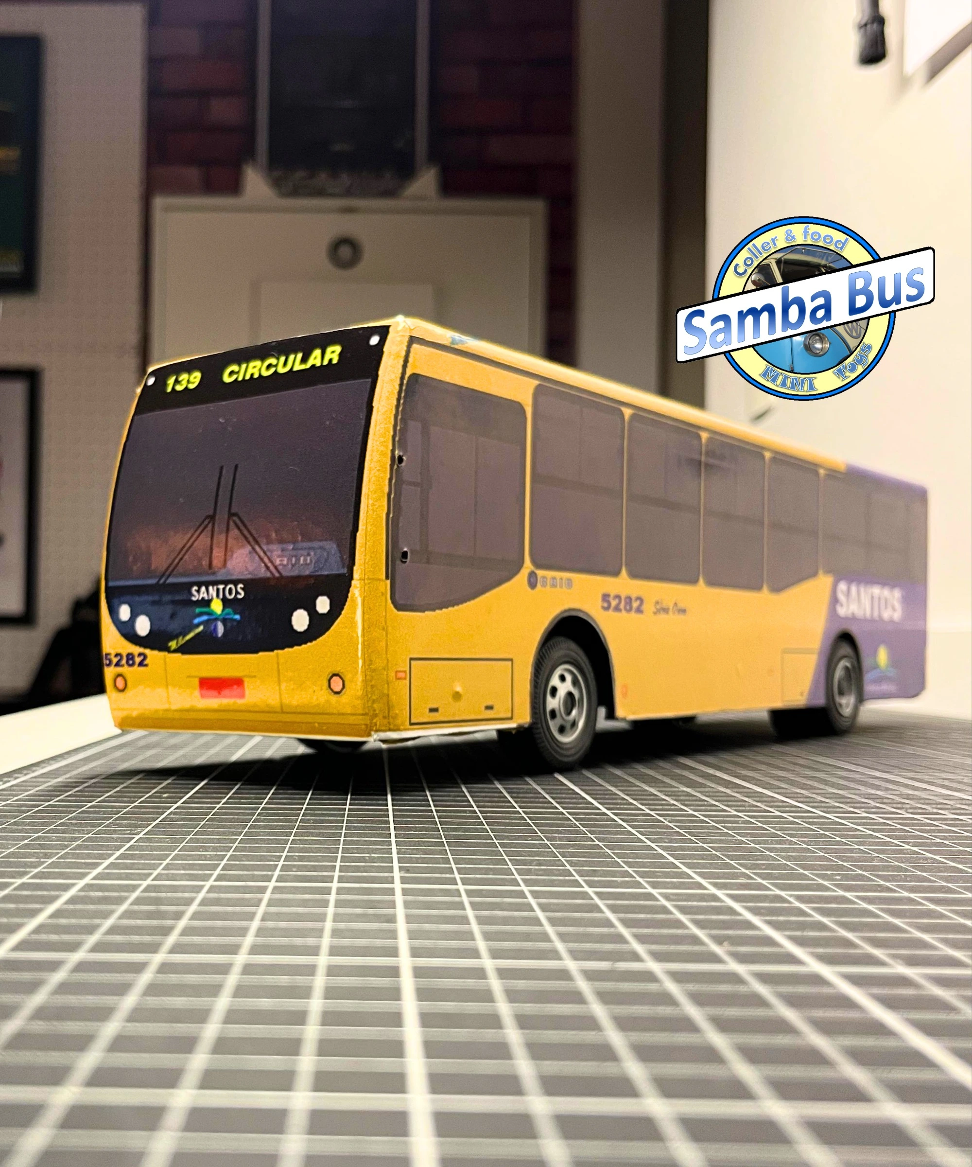 Como Escolher a Miniatura de Ônibus Ideal para Presentear um Apaixonado por Ônibus?