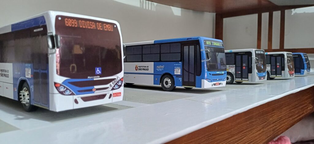 Miniaturas de Ônibus Personalizadas para Empresas
