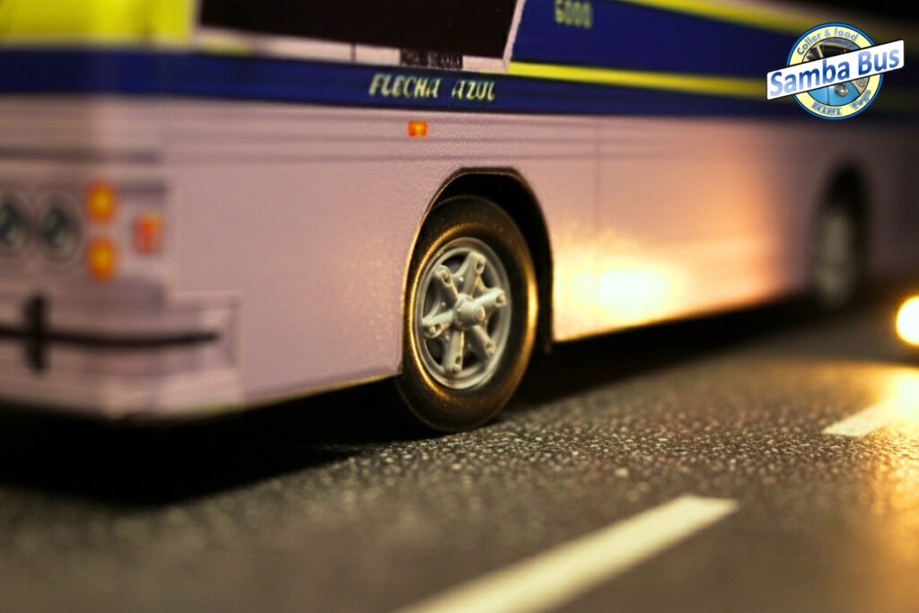 Miniaturas de Ônibus com Rodinhas 3D