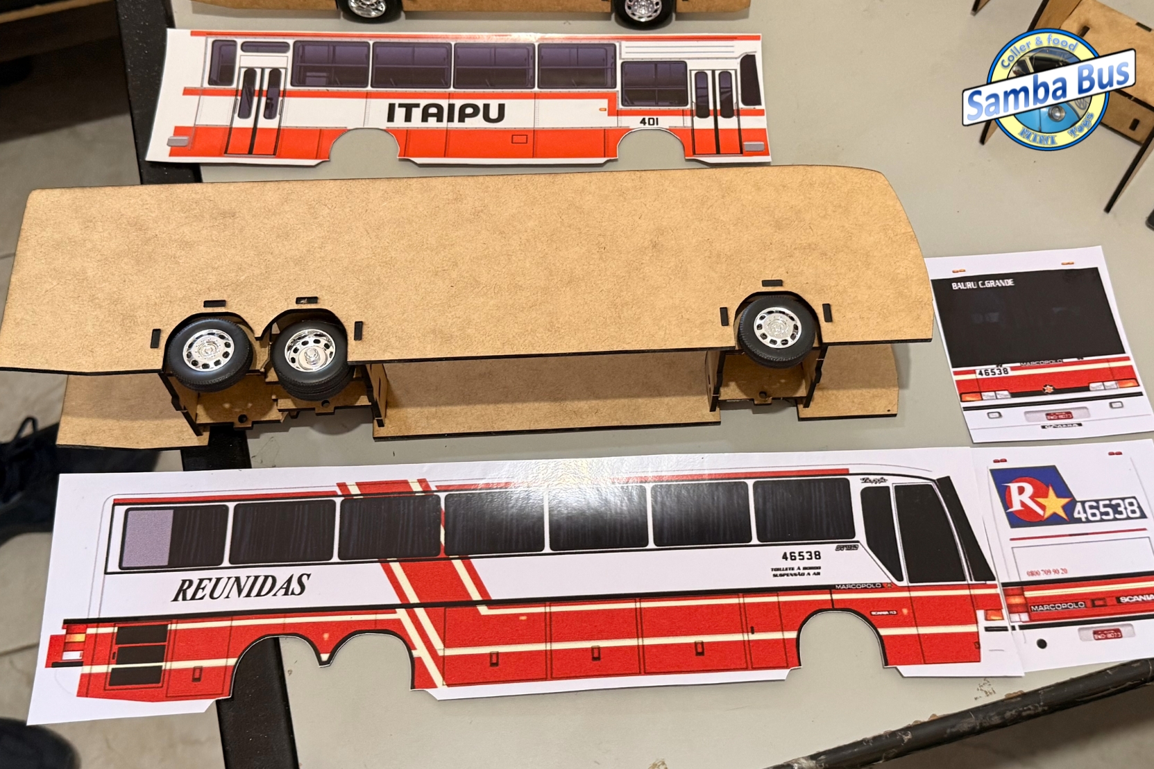 miniaturas de ônibus samba bus