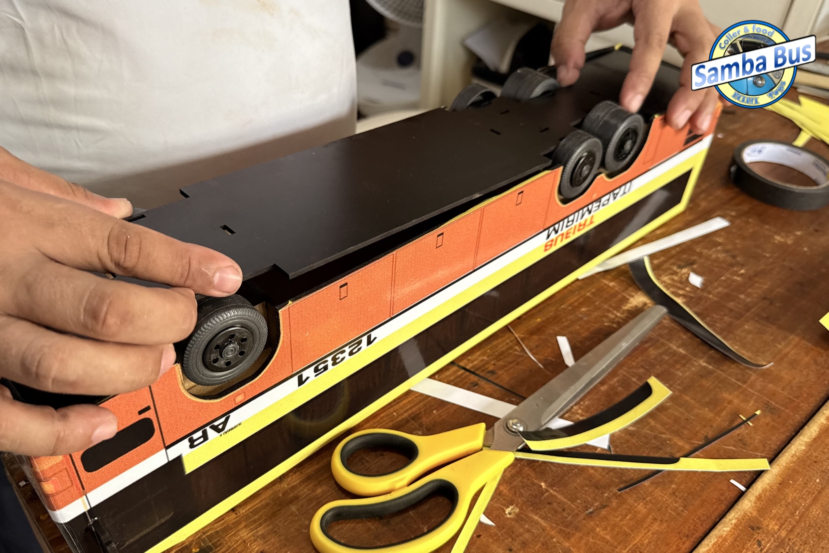 miniaturas de ônibus samba bus